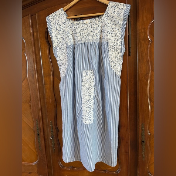 J. Marie Blue/Wht stripe Shift dress with embroidery Size S#802 - Picture 3 of 8